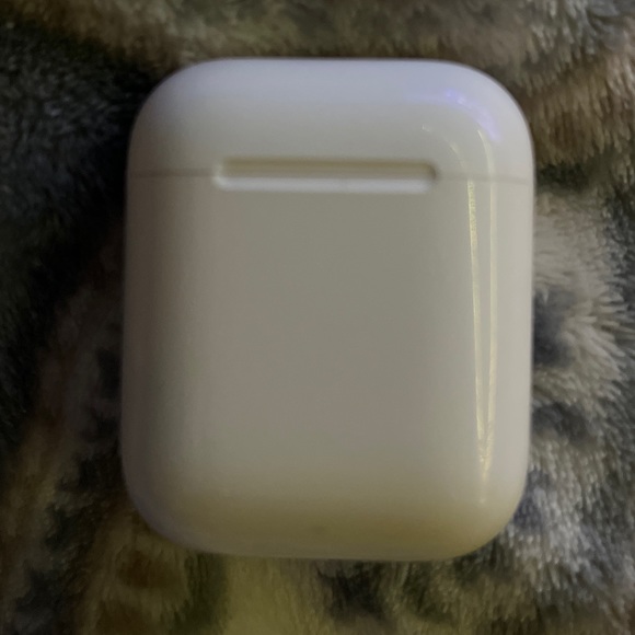 Apple airpods with charging case (excluding charger)